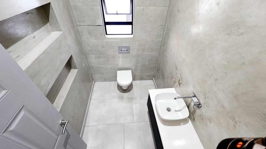 5 Bedroom Property for Sale in Six Fountains Residential Estate Gauteng