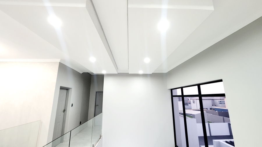 5 Bedroom Property for Sale in Six Fountains Residential Estate Gauteng