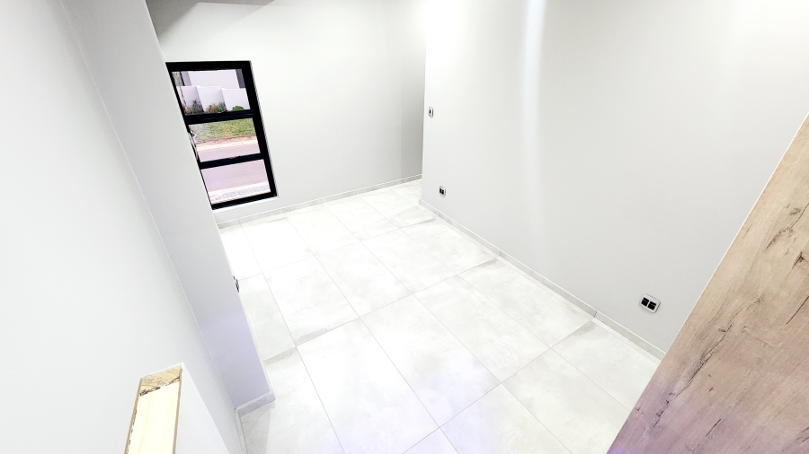 5 Bedroom Property for Sale in Six Fountains Residential Estate Gauteng