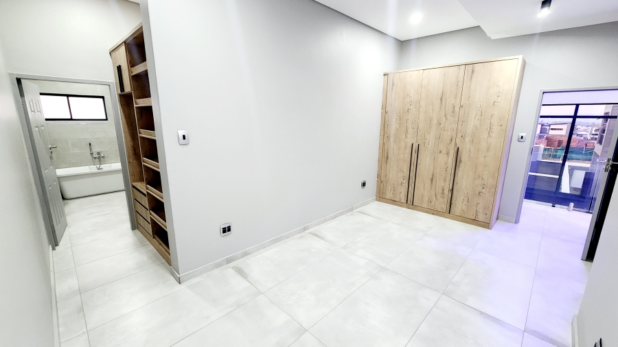 5 Bedroom Property for Sale in Six Fountains Residential Estate Gauteng