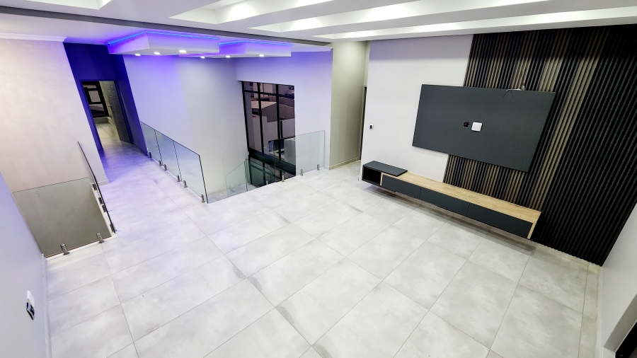 5 Bedroom Property for Sale in Six Fountains Residential Estate Gauteng