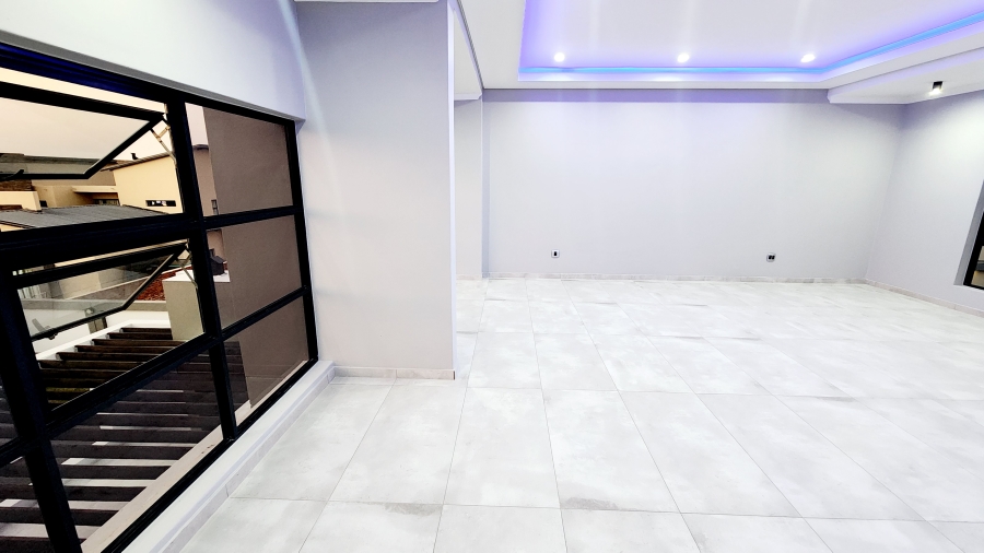 5 Bedroom Property for Sale in Six Fountains Residential Estate Gauteng