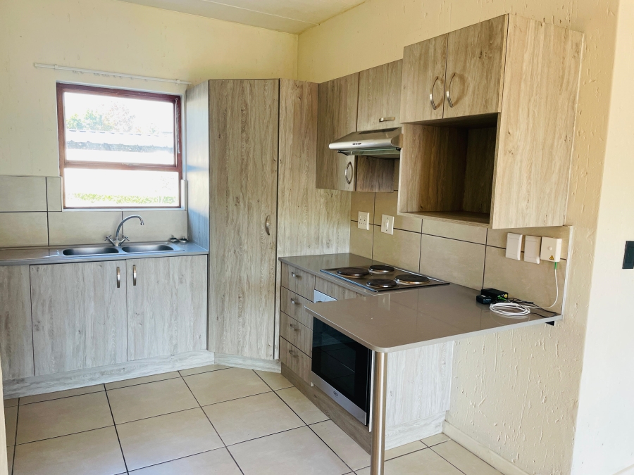 To Let 2 Bedroom Property for Rent in Douglasdale Gauteng