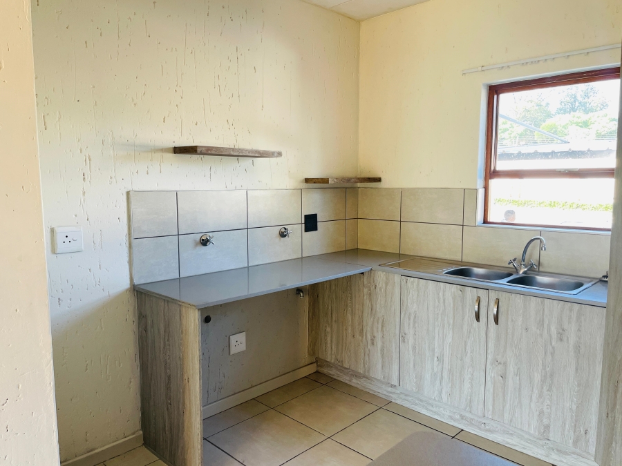 To Let 2 Bedroom Property for Rent in Douglasdale Gauteng