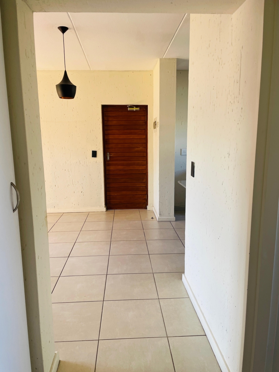 To Let 2 Bedroom Property for Rent in Douglasdale Gauteng