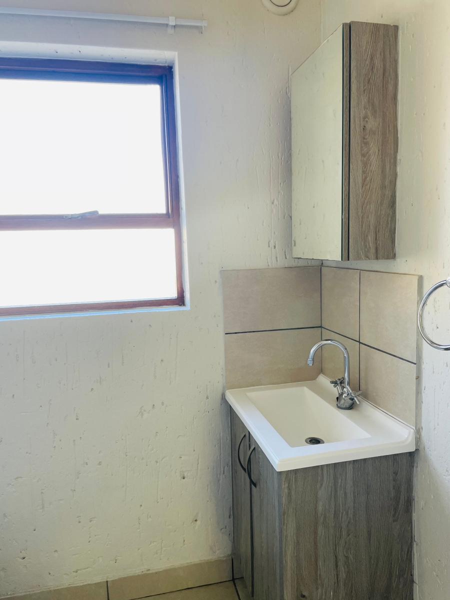 To Let 2 Bedroom Property for Rent in Douglasdale Gauteng