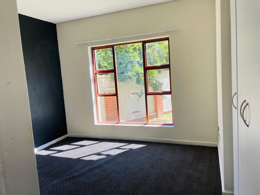 To Let 2 Bedroom Property for Rent in Douglasdale Gauteng