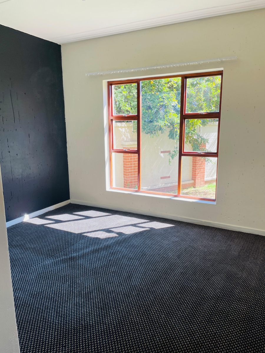 To Let 2 Bedroom Property for Rent in Douglasdale Gauteng