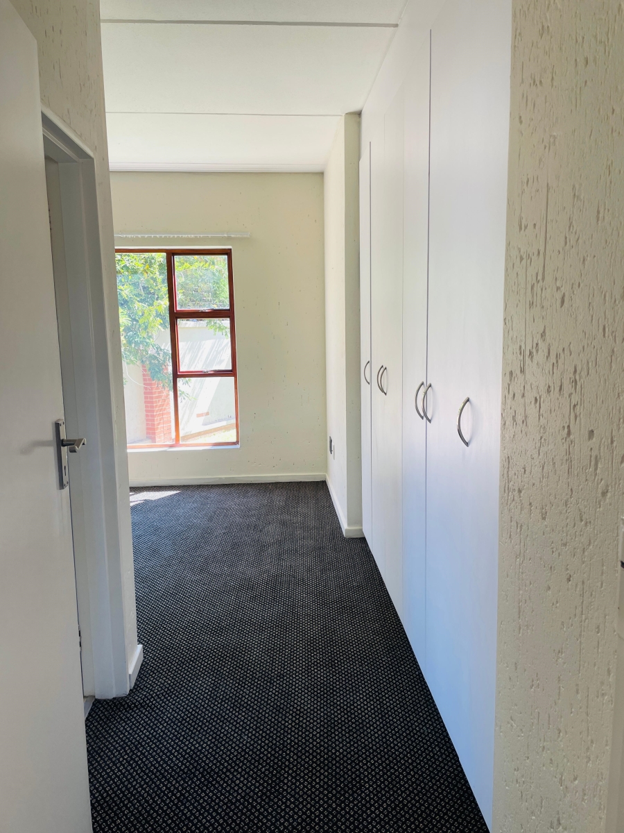To Let 2 Bedroom Property for Rent in Douglasdale Gauteng