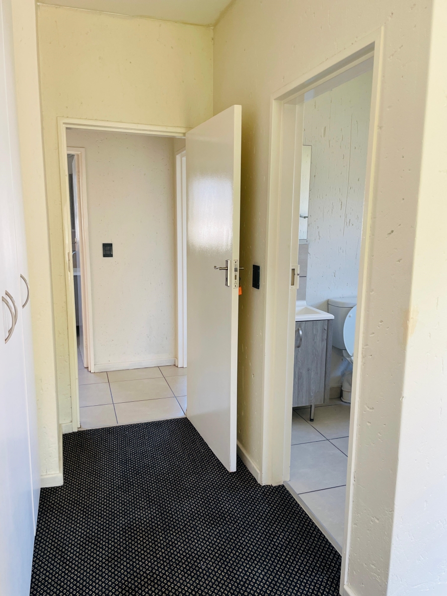 To Let 2 Bedroom Property for Rent in Douglasdale Gauteng