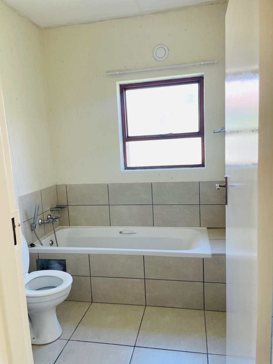 To Let 2 Bedroom Property for Rent in Douglasdale Gauteng