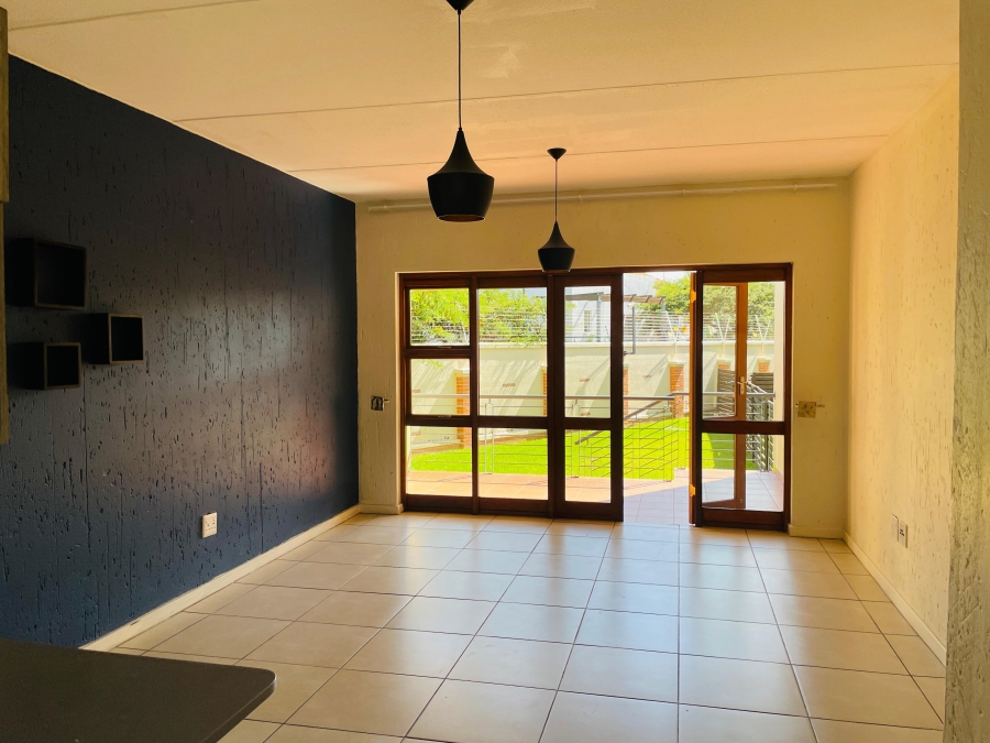 To Let 2 Bedroom Property for Rent in Douglasdale Gauteng