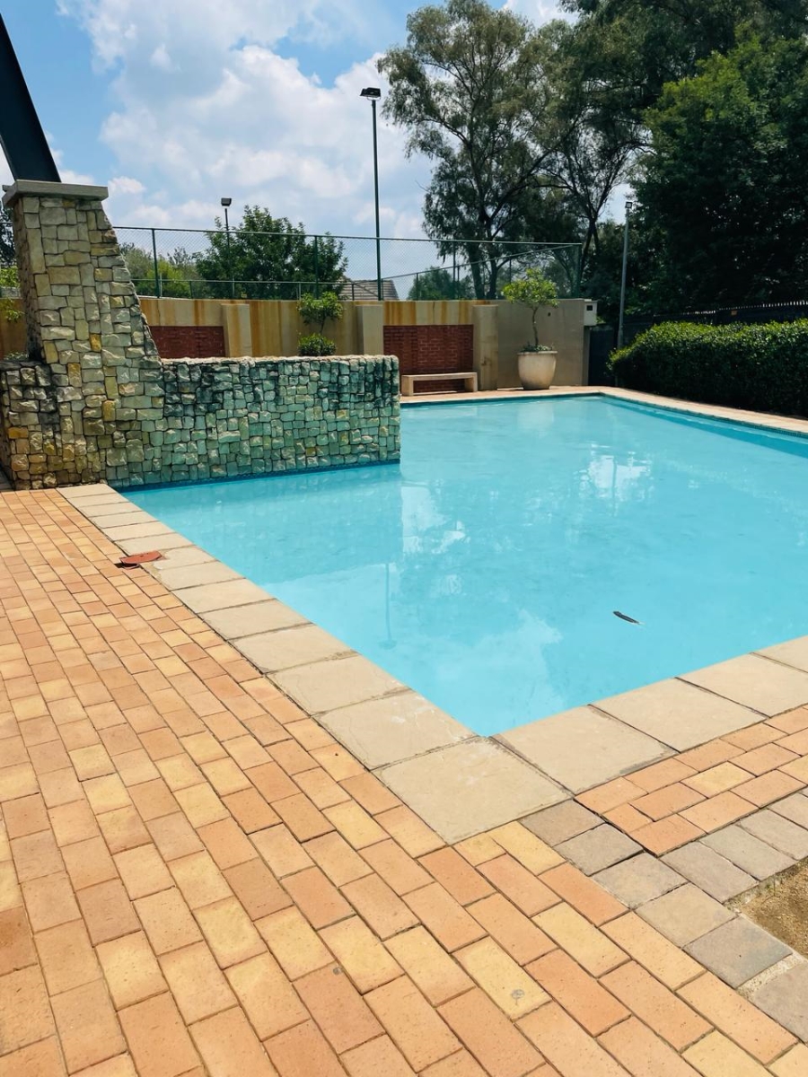 To Let 2 Bedroom Property for Rent in Douglasdale Gauteng