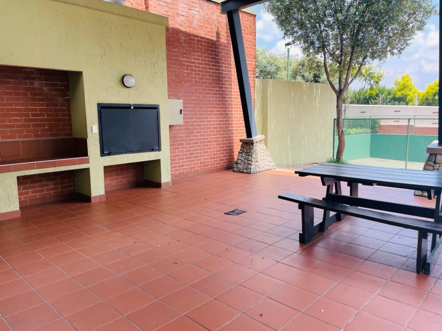To Let 2 Bedroom Property for Rent in Douglasdale Gauteng