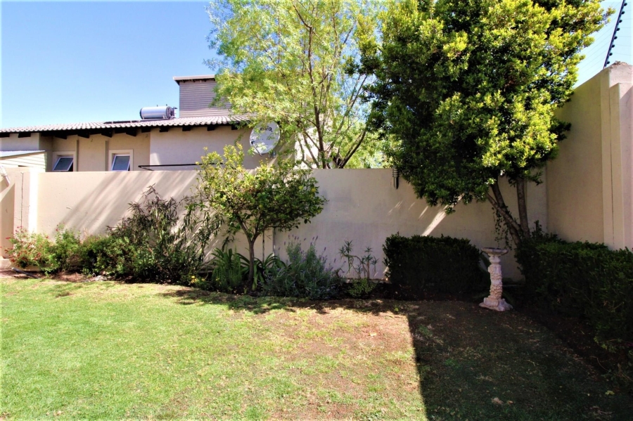 2 Bedroom Property for Sale in Broadacres Gauteng