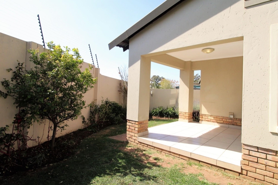 2 Bedroom Property for Sale in Broadacres Gauteng