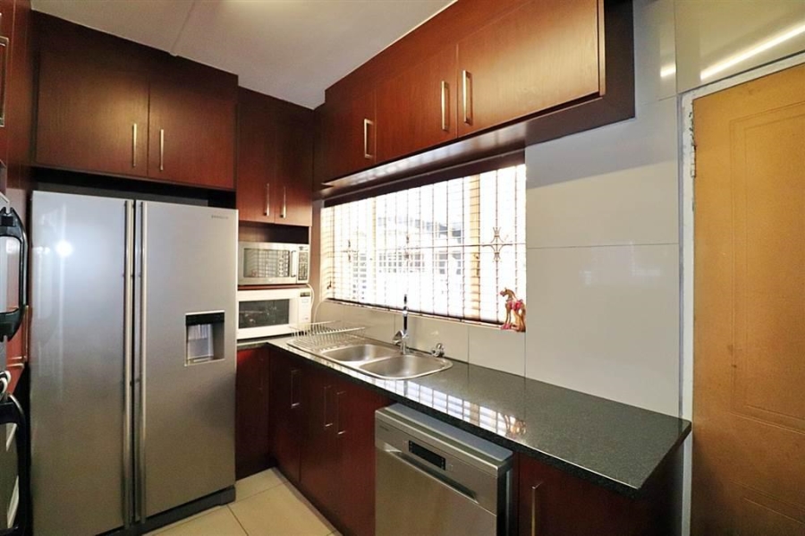 5 Bedroom Property for Sale in Edenvale Central Gauteng