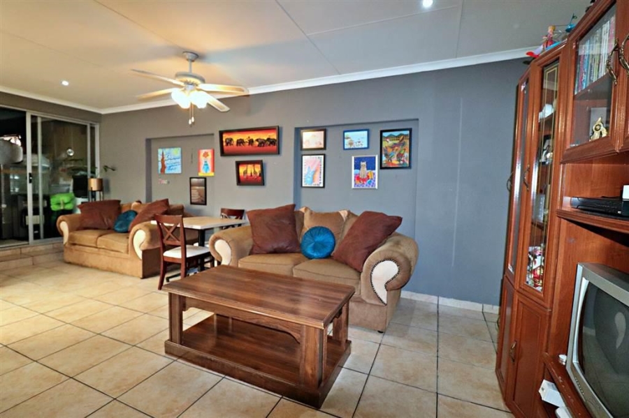 5 Bedroom Property for Sale in Edenvale Central Gauteng