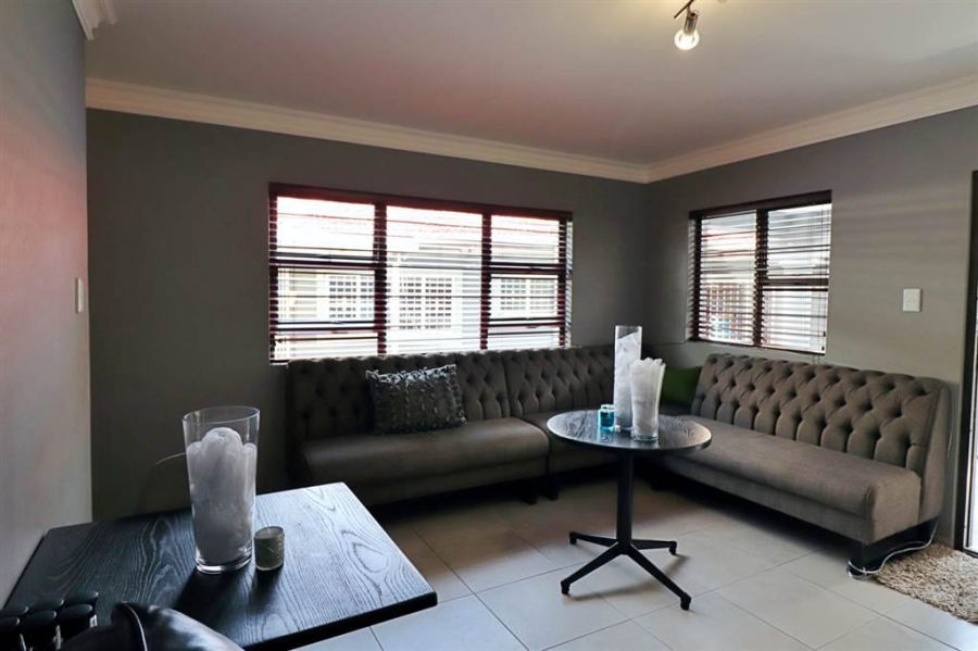 5 Bedroom Property for Sale in Edenvale Central Gauteng