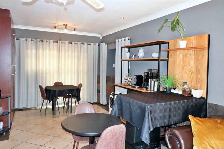 5 Bedroom Property for Sale in Edenvale Central Gauteng