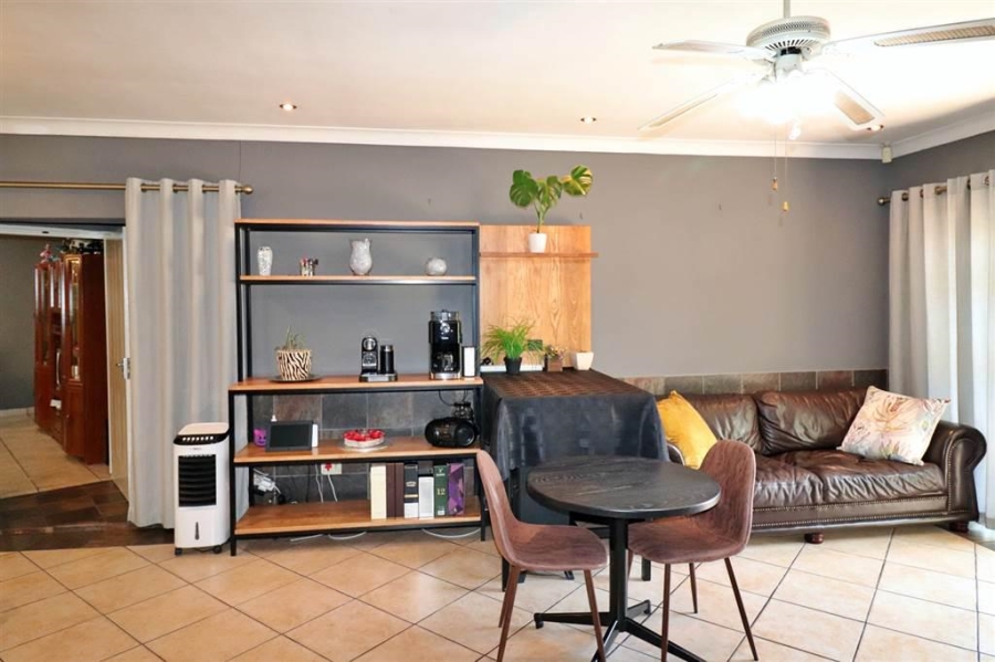 5 Bedroom Property for Sale in Edenvale Central Gauteng