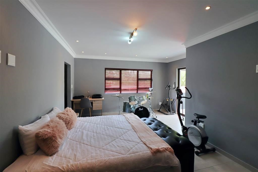 5 Bedroom Property for Sale in Edenvale Central Gauteng