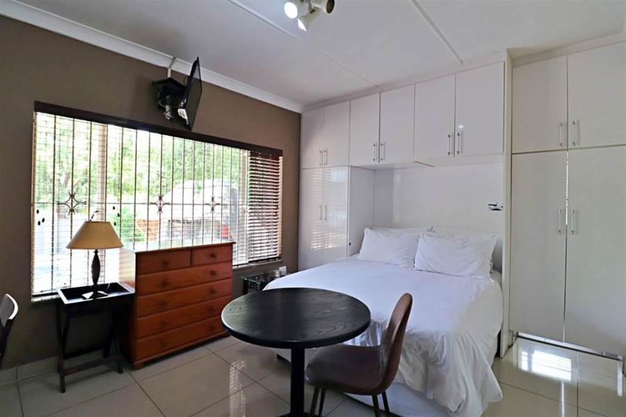 5 Bedroom Property for Sale in Edenvale Central Gauteng