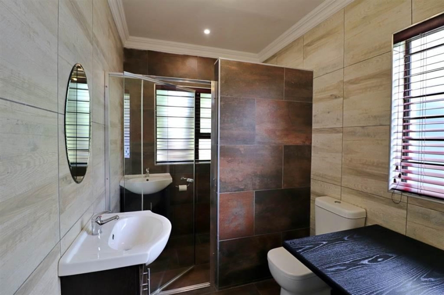 5 Bedroom Property for Sale in Edenvale Central Gauteng