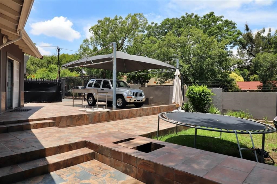 5 Bedroom Property for Sale in Edenvale Central Gauteng