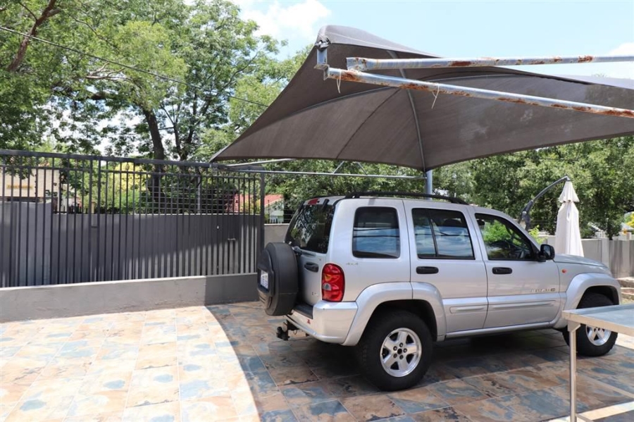 5 Bedroom Property for Sale in Edenvale Central Gauteng