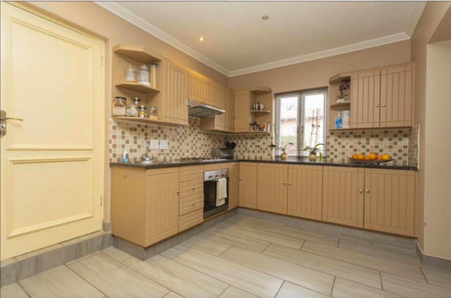To Let 3 Bedroom Property for Rent in Crescent Wood Country Estate Gauteng