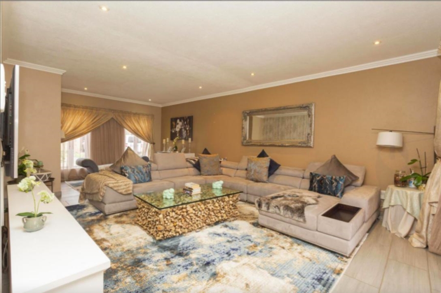To Let 3 Bedroom Property for Rent in Crescent Wood Country Estate Gauteng