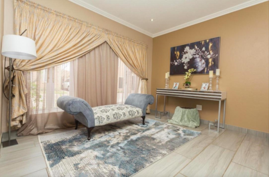To Let 3 Bedroom Property for Rent in Crescent Wood Country Estate Gauteng