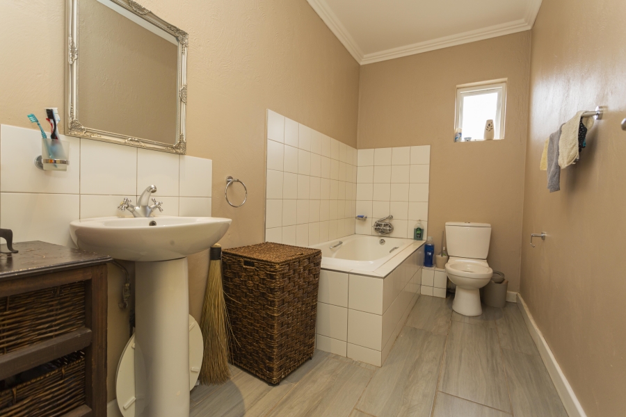 To Let 3 Bedroom Property for Rent in Crescent Wood Country Estate Gauteng