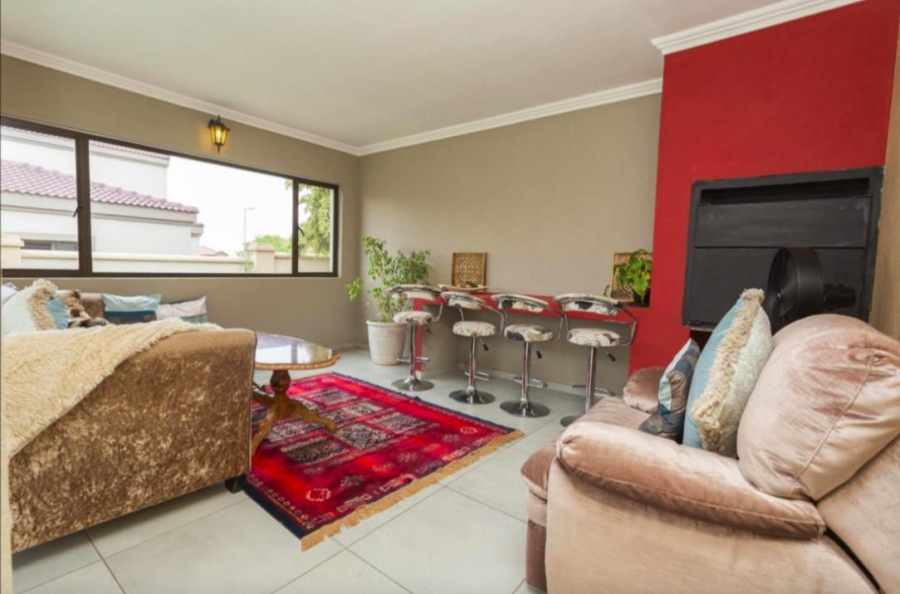 To Let 3 Bedroom Property for Rent in Crescent Wood Country Estate Gauteng