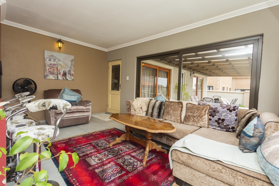 To Let 3 Bedroom Property for Rent in Crescent Wood Country Estate Gauteng