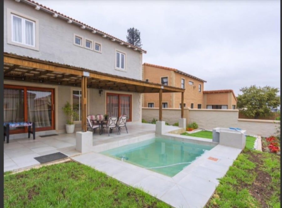 To Let 3 Bedroom Property for Rent in Crescent Wood Country Estate Gauteng