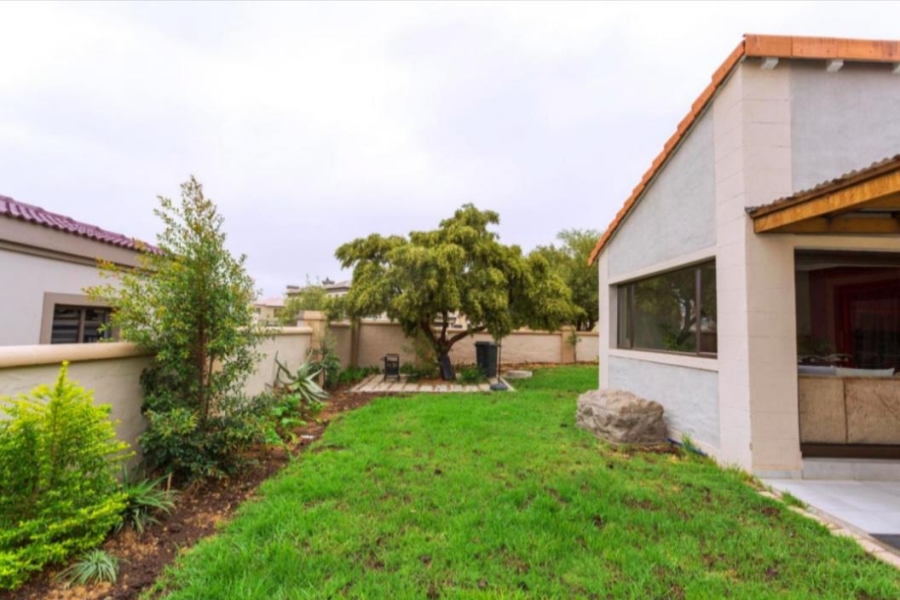 To Let 3 Bedroom Property for Rent in Crescent Wood Country Estate Gauteng