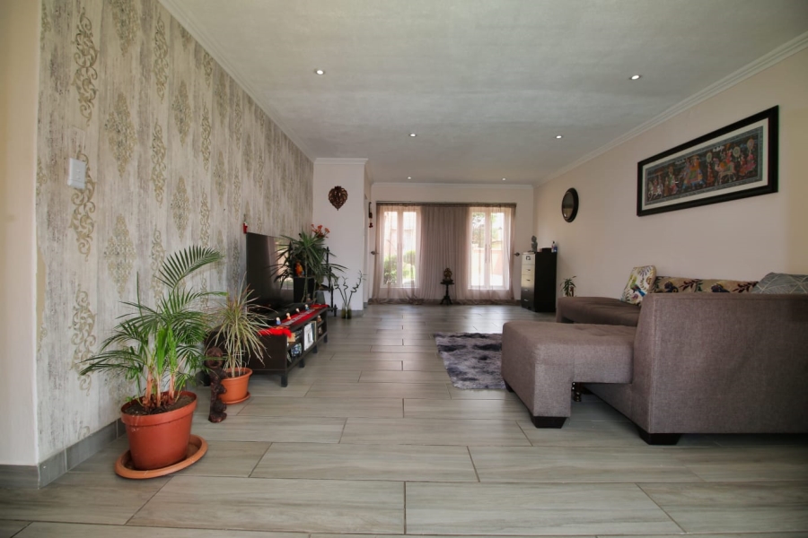 To Let 3 Bedroom Property for Rent in Crescent Wood Country Estate Gauteng
