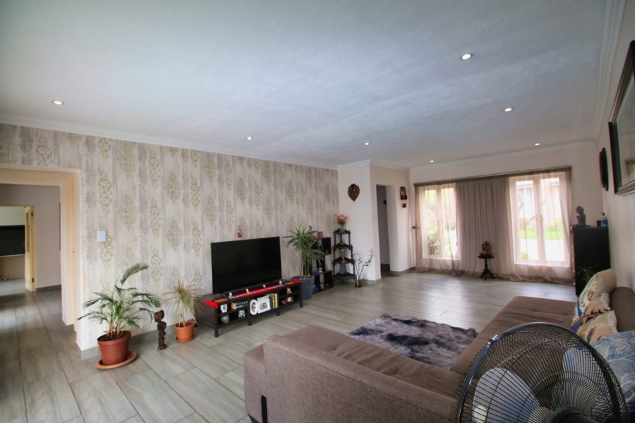 To Let 3 Bedroom Property for Rent in Crescent Wood Country Estate Gauteng