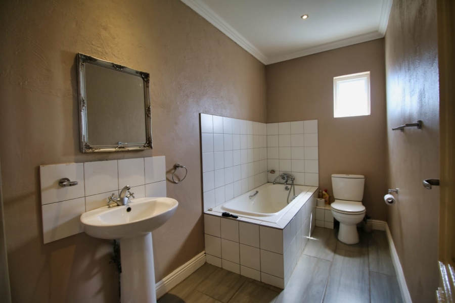 To Let 3 Bedroom Property for Rent in Crescent Wood Country Estate Gauteng
