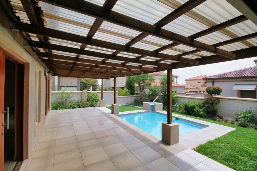 To Let 3 Bedroom Property for Rent in Crescent Wood Country Estate Gauteng