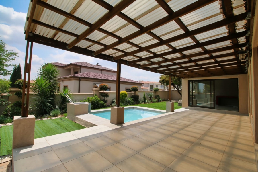 To Let 3 Bedroom Property for Rent in Crescent Wood Country Estate Gauteng