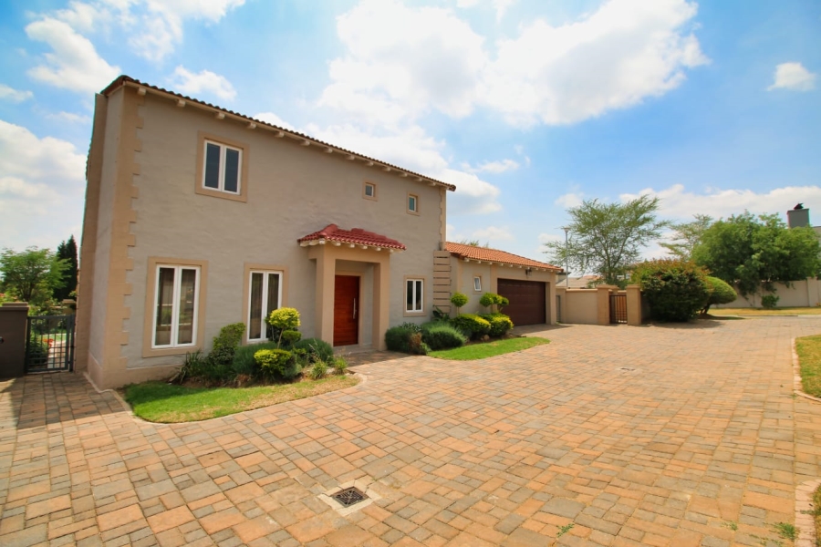To Let 3 Bedroom Property for Rent in Crescent Wood Country Estate Gauteng