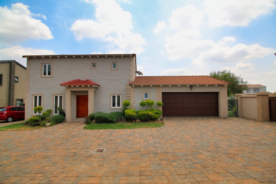 To Let 3 Bedroom Property for Rent in Crescent Wood Country Estate Gauteng