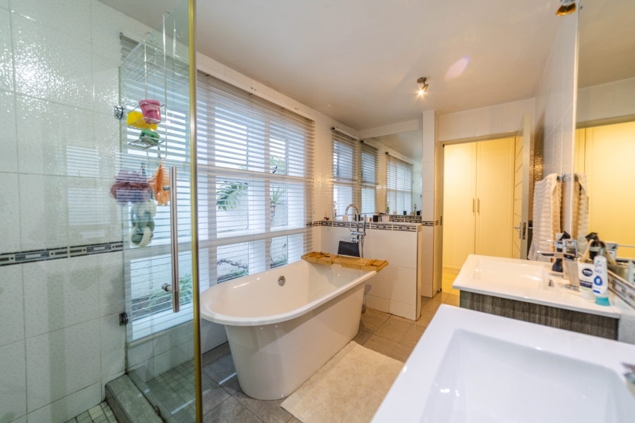 4 Bedroom Property for Sale in Fourways Gardens Gauteng