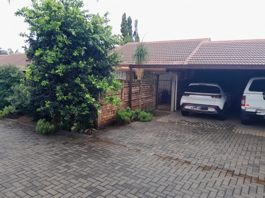 2 Bedroom Property for Sale in La Montagne Gauteng