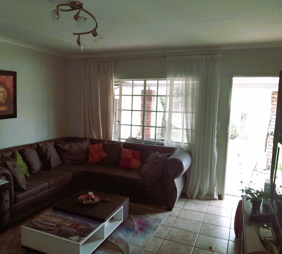 2 Bedroom Property for Sale in La Montagne Gauteng