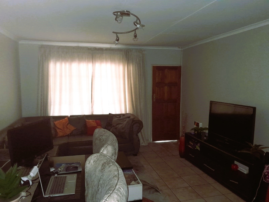 2 Bedroom Property for Sale in La Montagne Gauteng