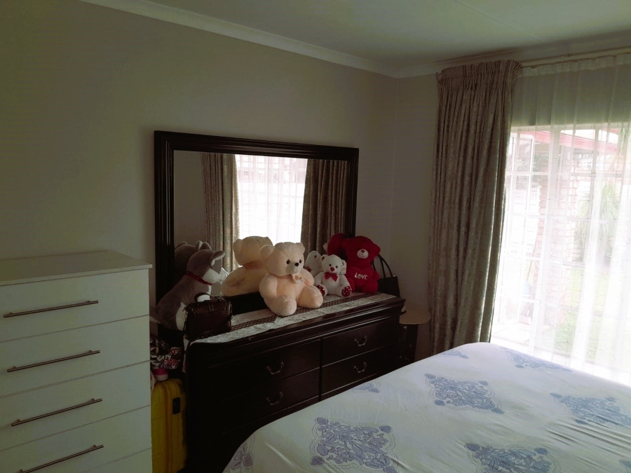 2 Bedroom Property for Sale in La Montagne Gauteng